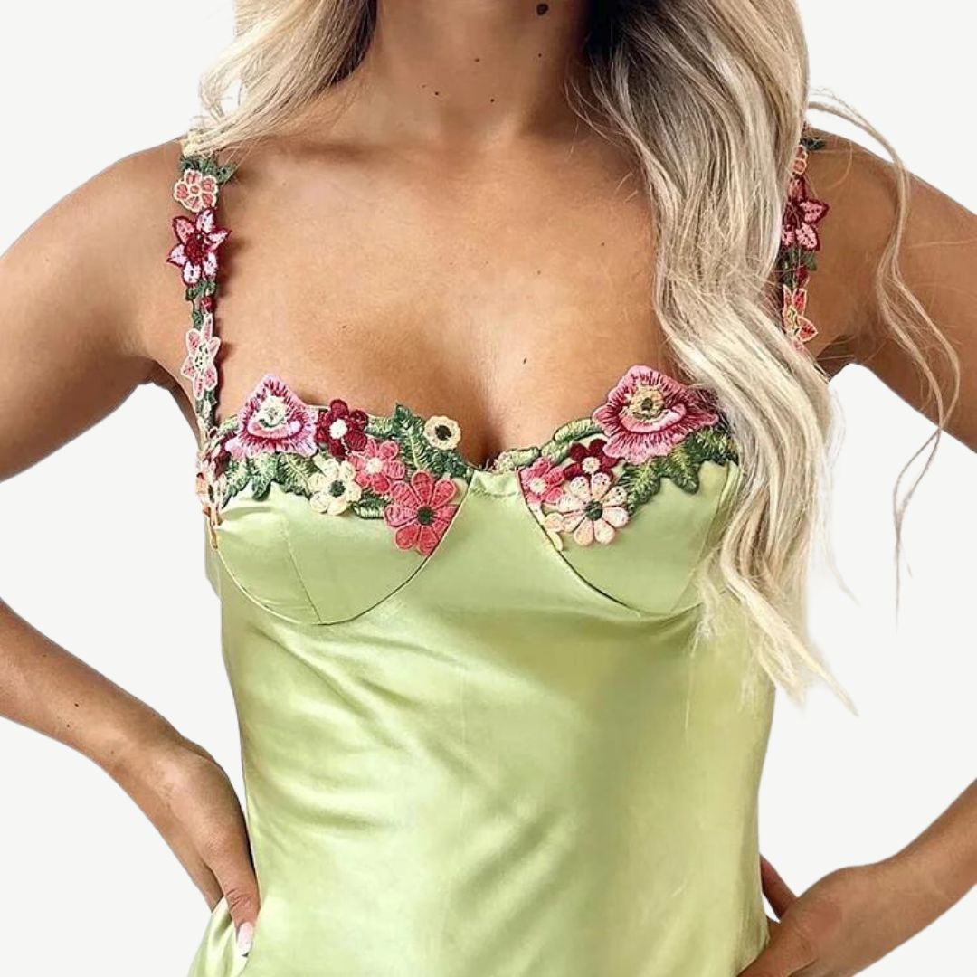 Elegant Embroidered Dress with Floral Design